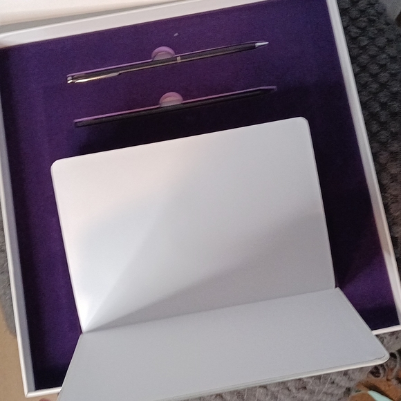 Elton John VIP Merchandise Package Farewell Yellow Brick Road 2019-22 Final Tour - Picture 8 of 9